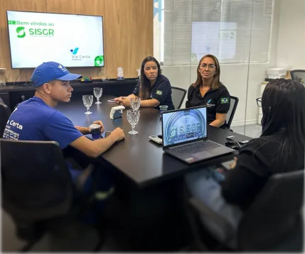 Equipe reunida em treinamento sobre o SISGR